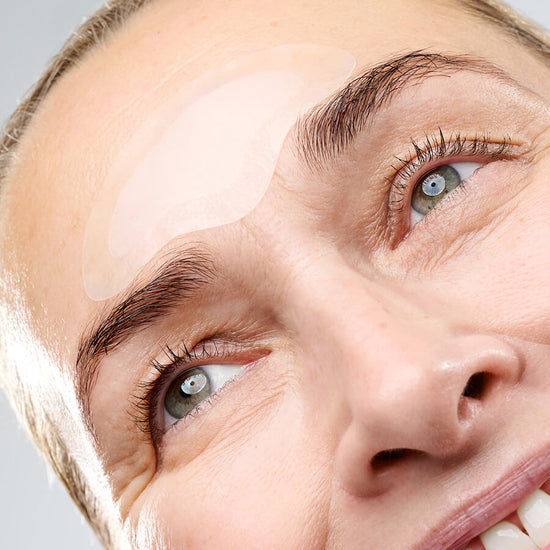 CurrentBody Skin Parche de Microneedling para la frente